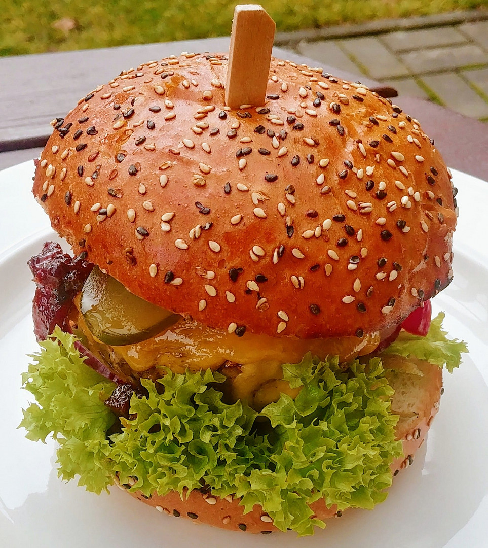 Hamburger se slaninovým džemem - fotografie 1 - TopRecepty.cz
