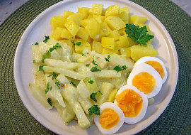 Máslové kedlubny s vařeným vejcem