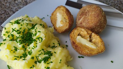 Kuřecí šlehané koule plněné sýrem