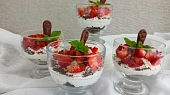 Poháry s mascarpone, ovesnými vločkami a jahodami, Poháry s mascarpone