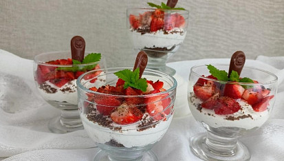 Poháry s mascarpone, ovesnými vločkami a jahodami, Poháry s mascarpone