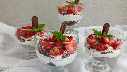 Poháry s mascarpone, ovesnými vločkami a jahodami, Poháry s mascarpone