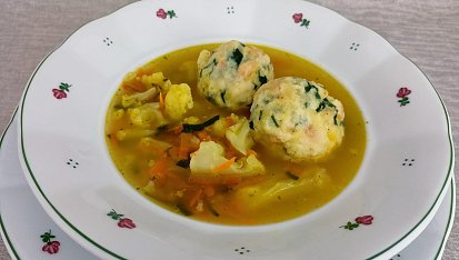 Zeleninová polévka s houskovo-sýrovými knedlíčky, Zeleninová polévka s houskovo-sýrovými knedlíčky