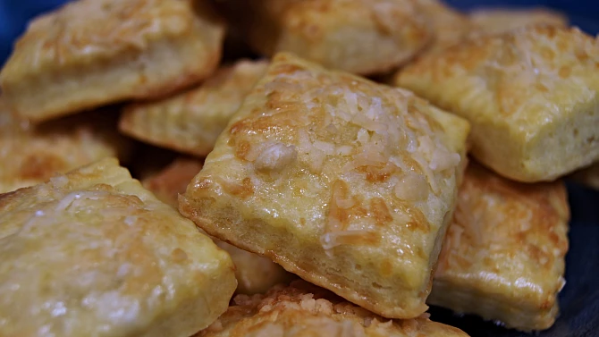 Bramborové čtverečky sypané parmezánem podle paní Drahomily, Bramborové čtverečky sypané parmezánem