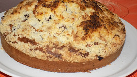 Bublanina s třešněmi a drobenkou