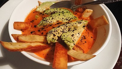 Pikantní aztécká polévka - Sopa azteca
