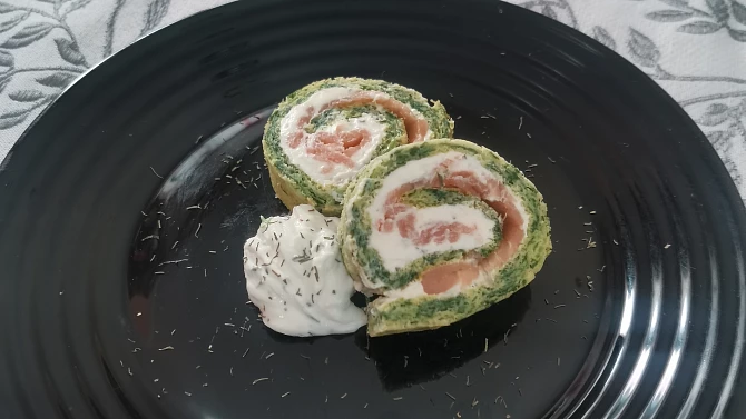 Špenátová roláda s uzeným lososem