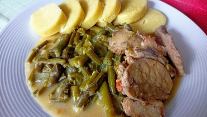 Zelené fazolky s vepřovým masem a bramborovými knedlíky, Fazolky s vepřovým masem a bramborovým knedlíkem