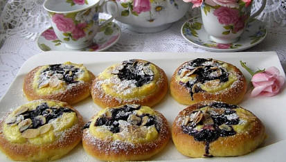 Koláčky s tvarohem, borůvkami a mandlemi, Koláčky s tvarohem, borůvkami a mandlemi