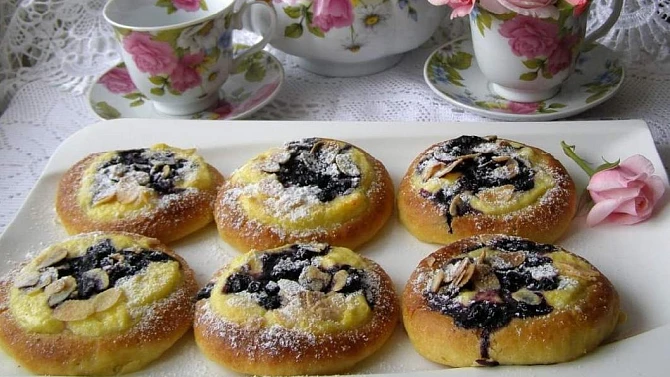 Koláčky s tvarohem, borůvkami a mandlemi, Koláčky s tvarohem, borůvkami a mandlemi