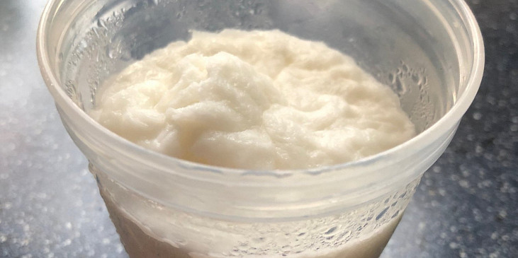 Domácí rýžová smetana (již zmražený hotový výrobek - čerstvé je tekuté)