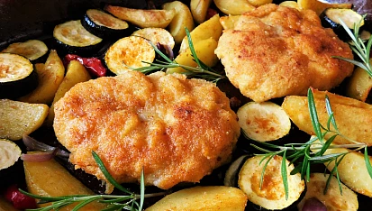 Holandský řízek pečený s bramborami