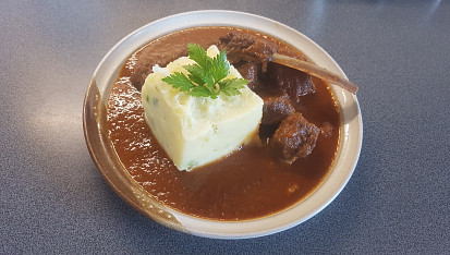 Daňčí maso na kořenové zelenině