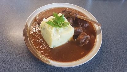 Daňčí maso na kořenové zelenině