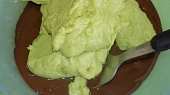 Muffiny s čokoládovo-avokádovým krémem