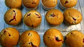 Muffiny se směsí drobného ovoce