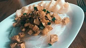 Skleněné nudle s tofu a cuketou