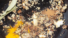 Kuřecí plátky s ořechovou omáčkou