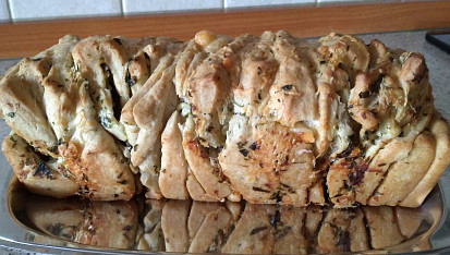 Trhací chlebík (Pull Apart Bread), Ve skutečnosti je tmavší