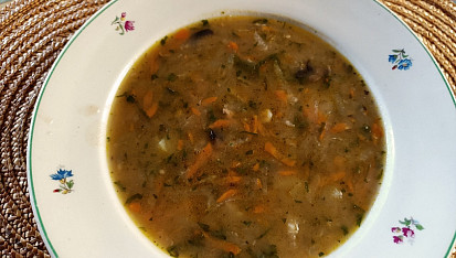 Kedlubnová polévka s mrkví a novými brambory