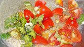 Kuřecí nudličky v rajčatovo-bazalkové omáčce