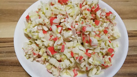 Surimi (krabí) tyčinky - salát