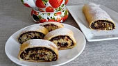 Závin s ořechy, rozinkami a čokoládou, Závin s ořechy, rozinkami a čokoládou.