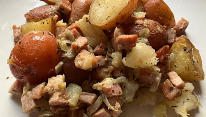 Cuketa /patizon s uzeným masem a bramborami z jednoho pekáčku