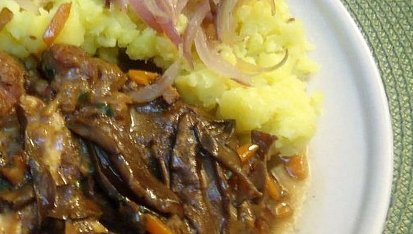 Telecí ossobuco s houbami a zeleninou