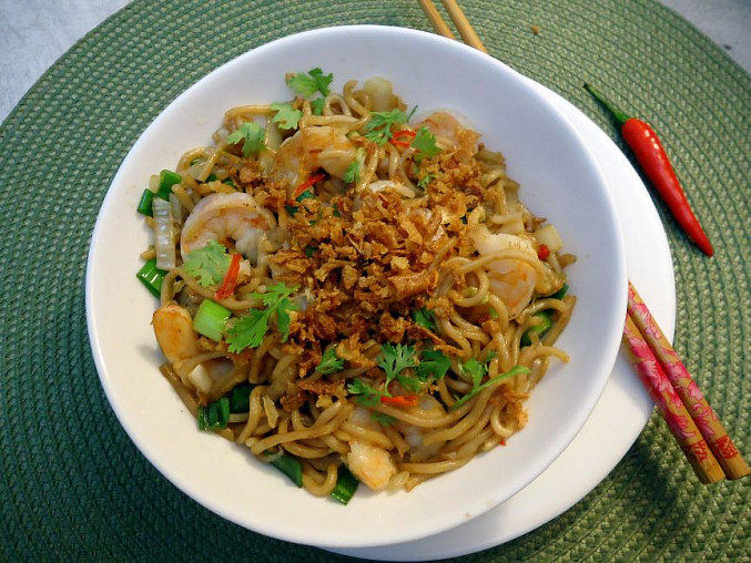 Česnekové krevety s wok nudlemi