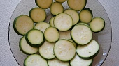 Cuketa se zeleninou a anglickou slaninou