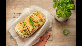 Trhací chlebík (Pull Apart Bread)