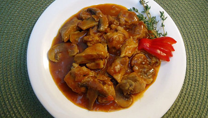 Vepřový guláš se žampiony a slaninou
