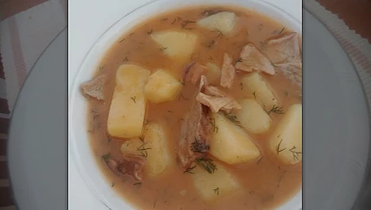 Bramborový guláš s houbami a koprem
