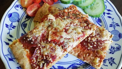 Pizza se šunkou a kukuřicí