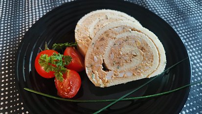 Vajíčková roláda s tuňákovou pomazánkou