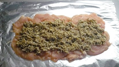 Kuřecí roláda se žampionovou náplní (pečená v remosce)
