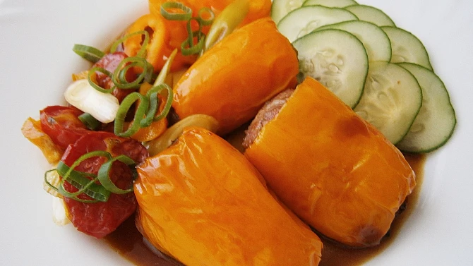 Papriky s kuřecím mletým masem z horkovzdušné fritézy
