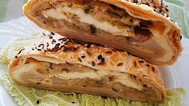 Slaný závin s kapustou a sýrem