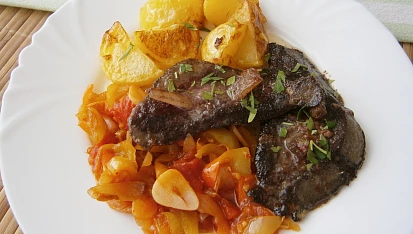Vepřová játra na minutku s přílohovou zeleninou