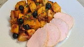 Dýňová caponata s bramborem a pečeným krůtím prsem