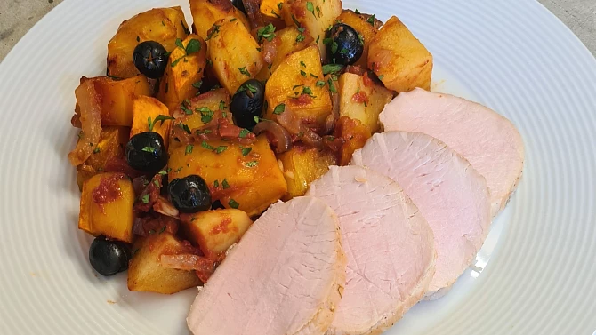 Dýňová caponata s bramborem a pečeným krůtím prsem