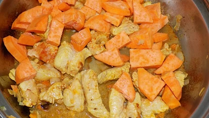 Luštěniny s kuřecím masem a čerstvou kurkumou