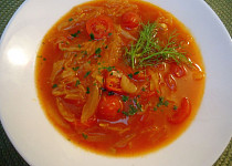 Zelná polévka s fenyklem a rajčaty