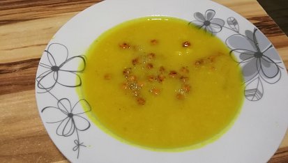 Zlatá květáková polévka s kořeněnou cizrnou