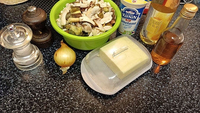 Houbová omáčka nejen na grilované maso, ingredience