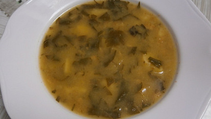 Mangoldová polévka s bramborem