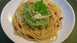 Špagety s pestem z řapíkatého celeru