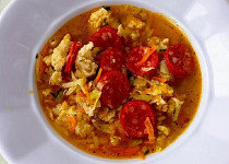Zeleninová polévka s paprikovou klobásou
