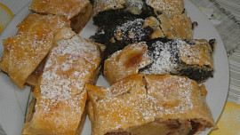 Jablkový závin (štrúdl) z jogurtového těsta Jablkový závin (štrúdl) z jogurtového těsta